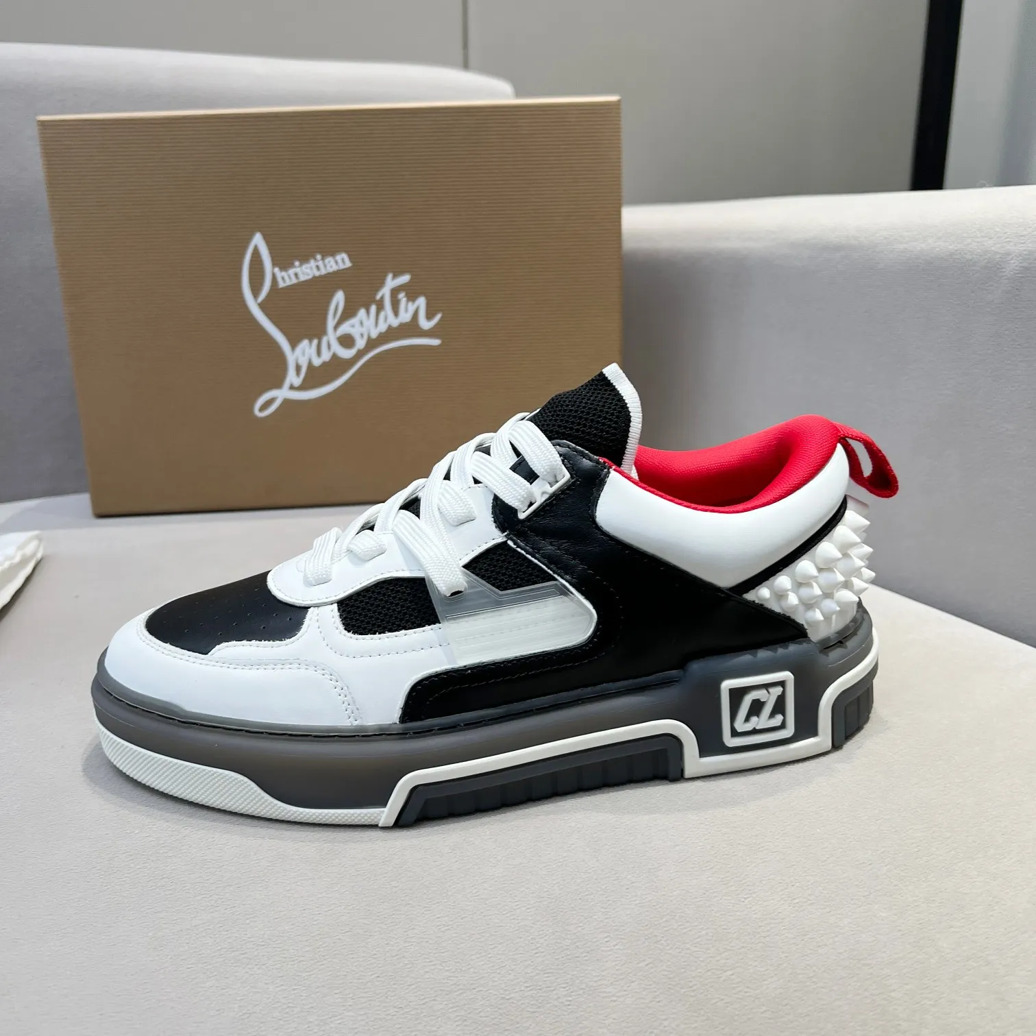 Men's shoes 💰700 🌹🌹🌹̋ Wang Junkai Yang Mi Xu Kai Zhang Jingyi Ding Chengxin Chen Muchi Wang Ziyi Same style Christian Louboutin 2024 [New product] ASTROLOUBI unisex thick-soled sports shoes red-soled shoes perfectly integrate fashion and sports, The fabrics are made of luxurious calfskin, soft suede, smooth satin and laminated leather, and the back is decorated with classic rivets. The interior is blended with a knitted tongue for added durability, breathability and quick-drying comfort. The outsole is made of a combination of EVA foam and imported rubber, and the colorful CL iconic letters on the side of the outsole show the brand's unique style. It is a ceiling-level comfortable skate shoe! ! ! Available in multiple colors, women’s sizes 35–40, men’s sizes 39–45